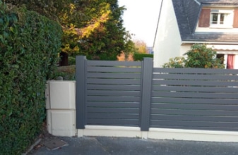 Les bonnes clôtures font les bons voisins, propriété à proximité de Bayeux