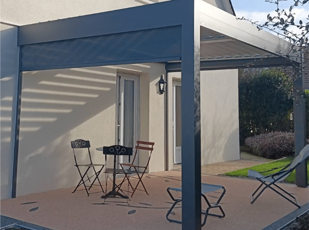 Avec notre pergola bioclimatique Rénoval profitez de votre extérieur