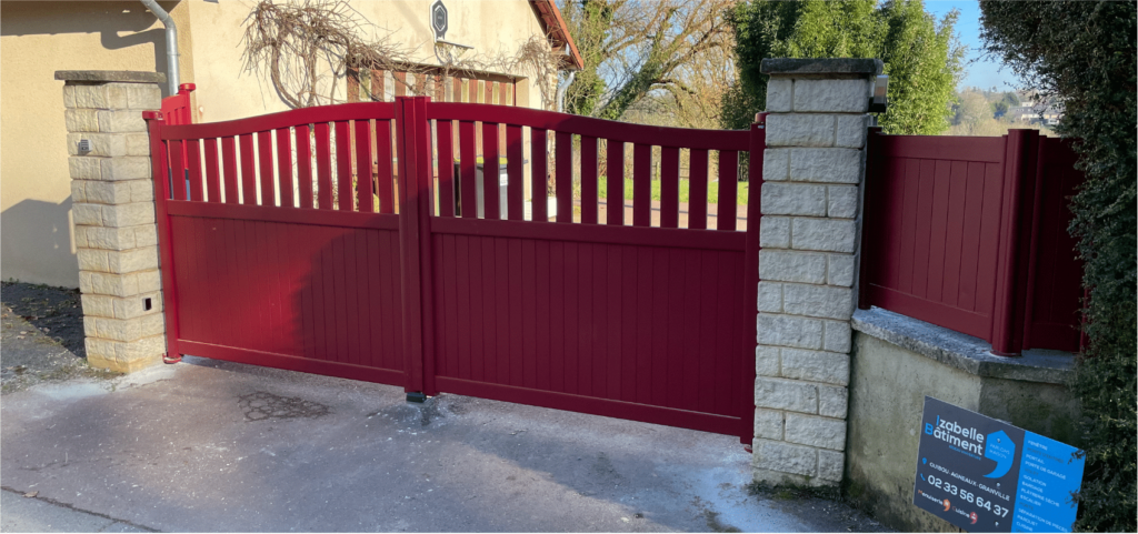 Portail aluminium rouge : une touche de couleur pour votre entrée