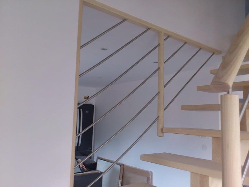 Pose d'un escalier en hêtre avec main courante et garde-corps en inox à CARENTAN