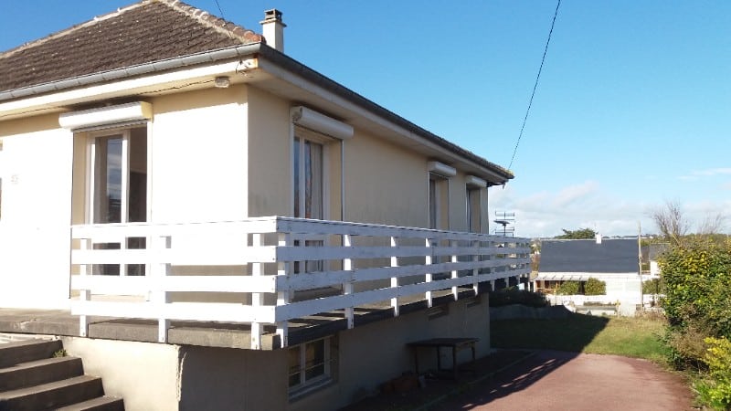 Pose de menuiseries extérieures et d'un garde corps à Barneville-Carteret.