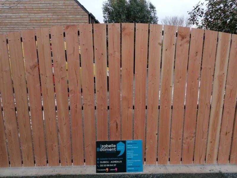Portail sur-mesure à Coutances : une solution élégante et sécurisée