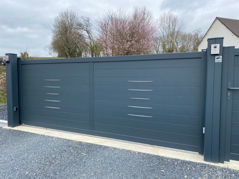 Portails en aluminium : la sécurité et l'élégance à la fois