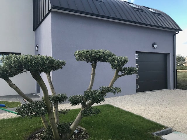 Porte de garage sectionnelle à Bayeux : une solution élégante et pratique
