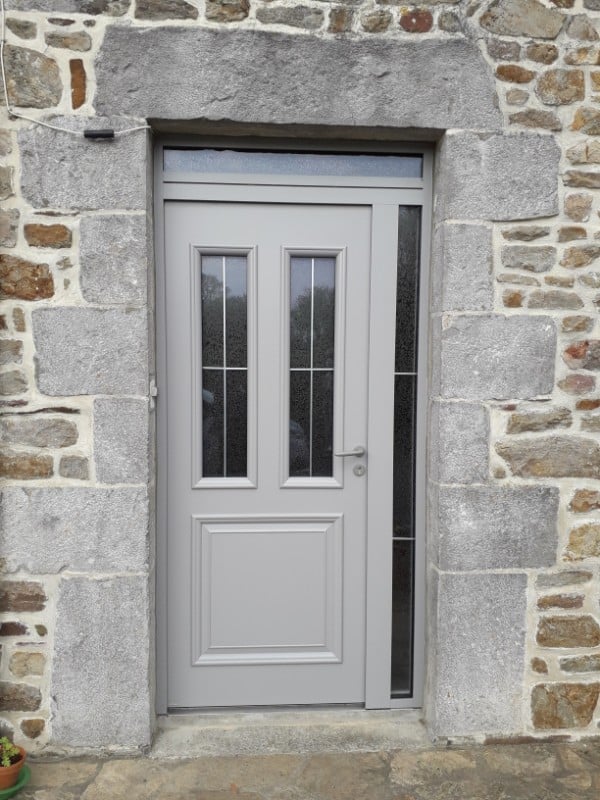Porte d'entrée en aluminium : le confort thermique et acoustique à portée de main