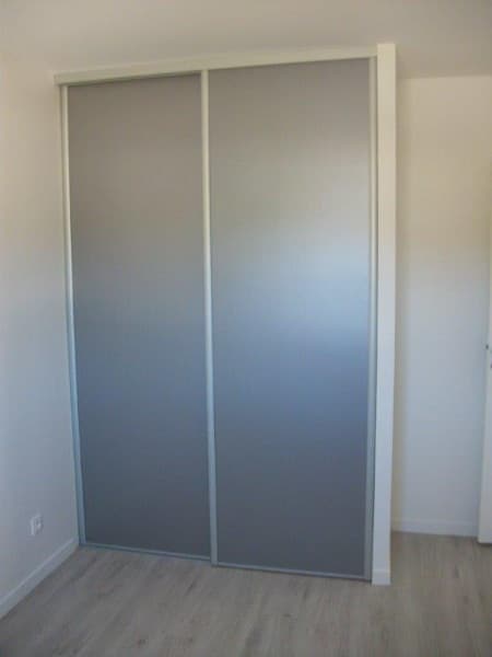 Pose de 4 dressings sur mesure à Saint-Lô, Coutances et Granville