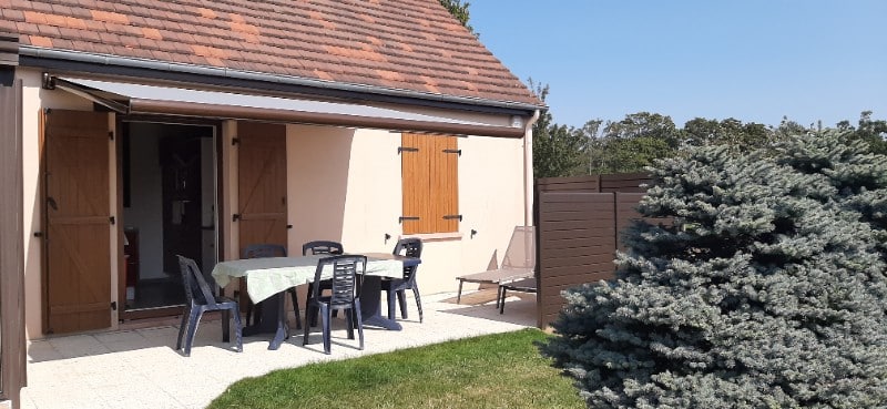 Pose d'un store coffre et d'une clôture brise vue entre Saint-Lô et Coutances.