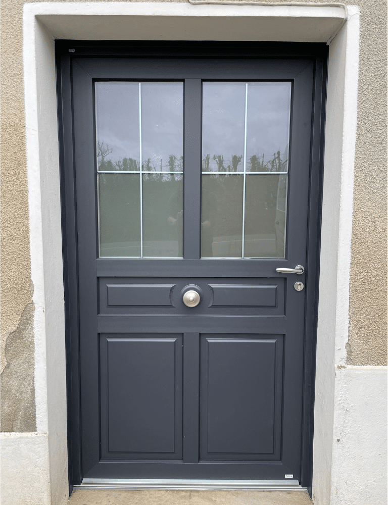 Porte d'entrée en aluminium à Le Lorey ( Manches ) : un design élégant et moderne