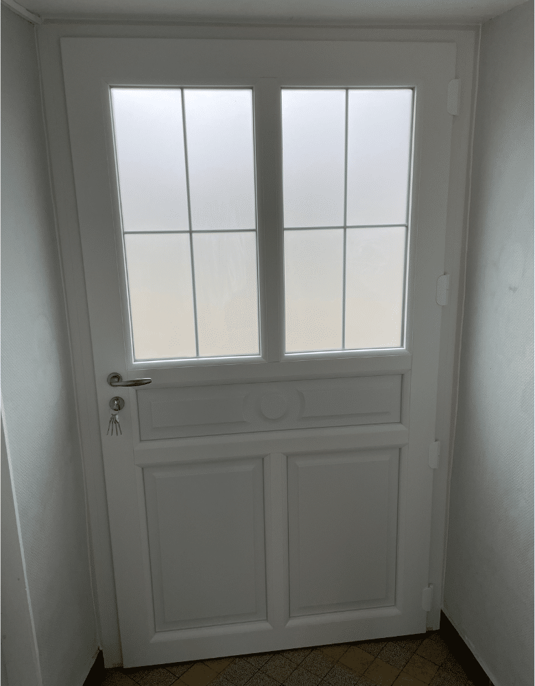 Porte d'entrée en aluminium à Le Lorey ( Manches ) : un design élégant et moderne